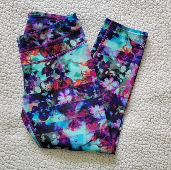 Athleta Pants - Athleta Small Sonar Fade Capri Leggings